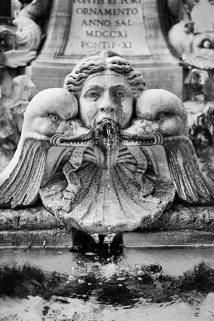Fountain of the Pantheon 02